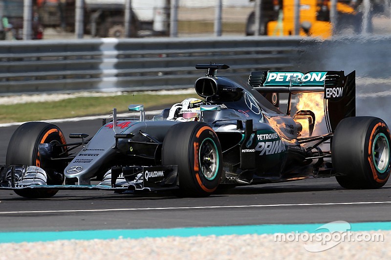 Lewis Hamilton, Mercedes AMG F1 W07 Hybrid retired from the race with a blown engine