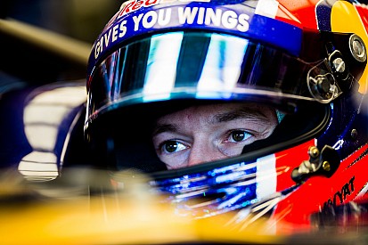 Villeneuve diz que Kvyat não merece renovação com Toro Rosso