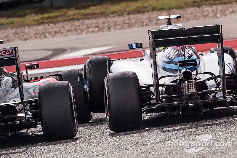 Die Geschichte zum Bild: Alonso vs. Massa in Austin