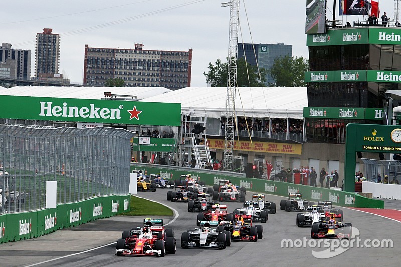 Sebastian Vettel, Ferrari SF16-H leads at the start of the race