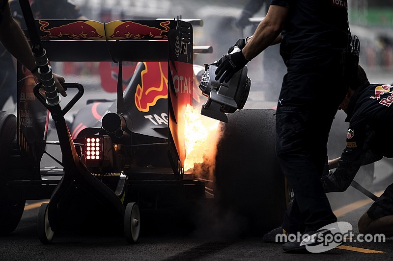 Horner - Les freins de Verstappen sont devenus "incontrôlables"