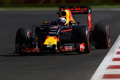 Horner asegura que Red Bull necesita hacer algo diferente a Mercedes