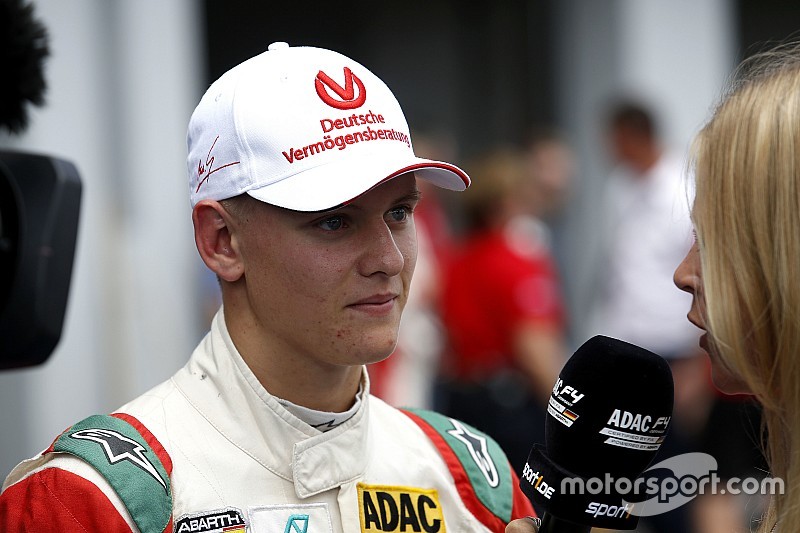 Filho de Schumacher perde título da F4 para argentino