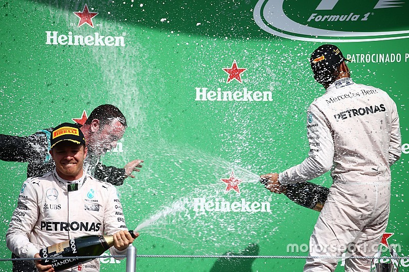 Podium: race winner Lewis Hamilton, Mercedes AMG F1, second place Nico Rosberg, Mercedes AMG F1