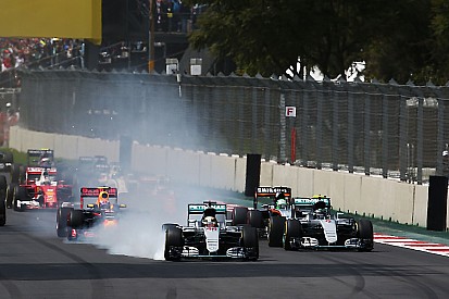 Hamilton diz que não teve vantagem na curva 1