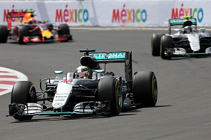 Hamilton: "No saqué ventaja. De hecho tenía un plano en el neumático"