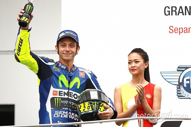 Podium: deuxième place Valentino Rossi, Yamaha Factory Racing