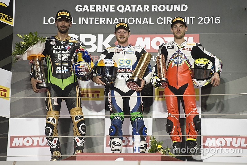 Podium : le vainqueur Kyle Smith, Honda; le deuxième Kenan Sofuoglu, Puccetti Racing; et le troisième Jules Cluzel, MV Agusta Reparto Corse