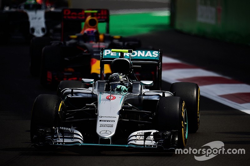 Rosberg, touché par Verstappen - "J'ai cru que ma voiture était foutue"