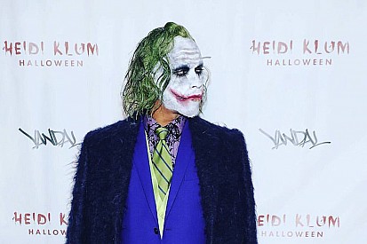 Hamilton vira Coringa em festa de Halloween