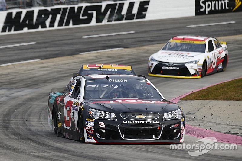 Austin Dillon toma la pole en Texas