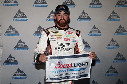 Austin Dillon regola Joey Logano e centra la pole in Texas