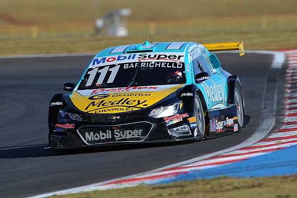 Brazilian V8 Stock Cars: Barrichello on pole position to narrow title chase