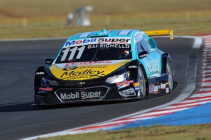 Brazilian V8 Stock Cars: Barrichello on pole position to narrow title chase