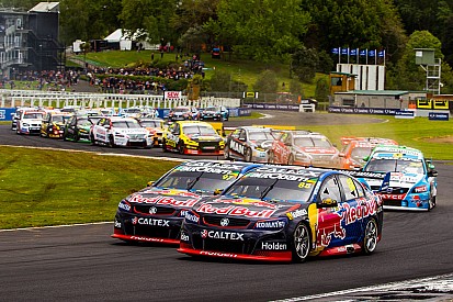 Supercars in Auckland: Crash der Spitzenreiter, Titelkampf spitzt sich zu