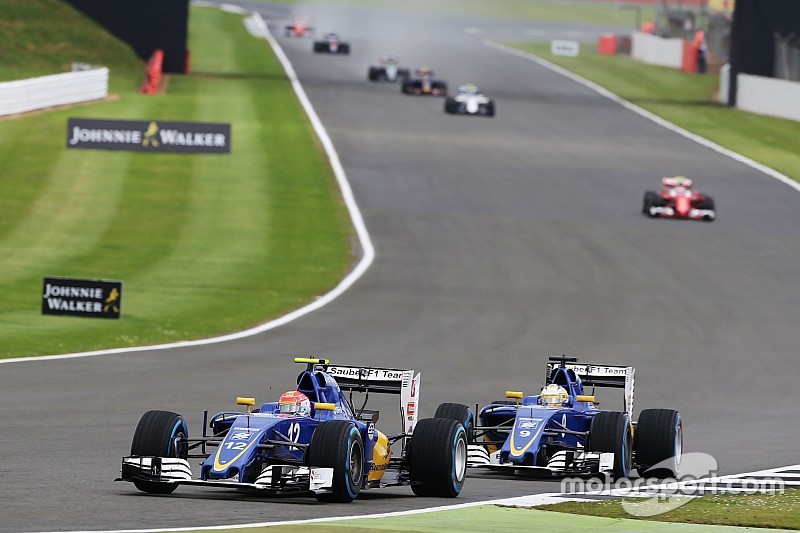 Felipe Nasr, Sauber C35, précède son équipier Marcus Ericsson Sauber C35