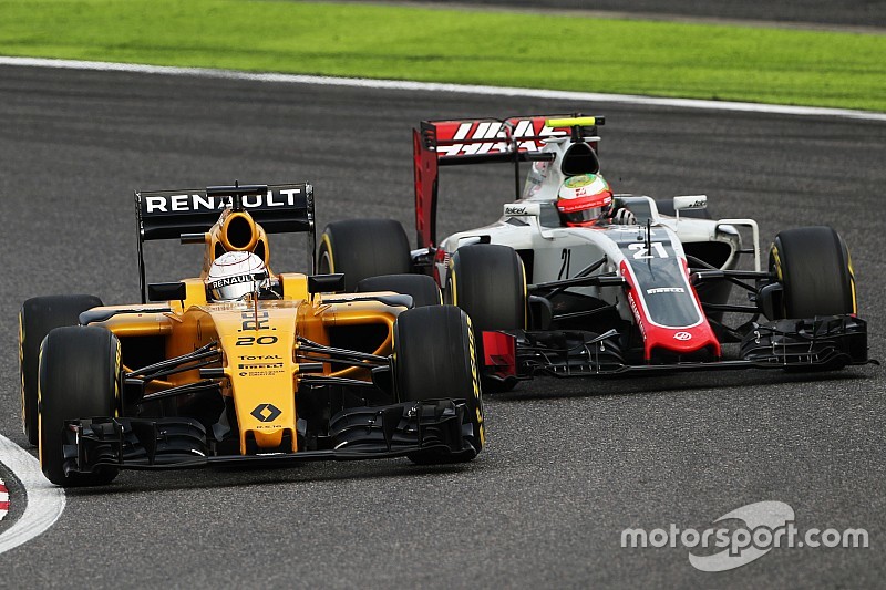 Kevin Magnussen, Renault Sport F1 Team RS16 et Esteban Gutierrez, Haas F1 Team VF-16