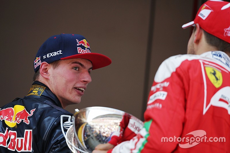 Max Verstappen, Red Bull Racing, et Sebastian Vettel, Ferrari, sur le podium