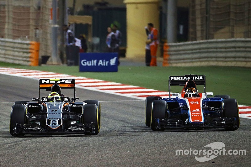 Sergio Perez, Sahara Force India F1 VJM09 et Pascal Wehrlein, Manor Racing MRT05