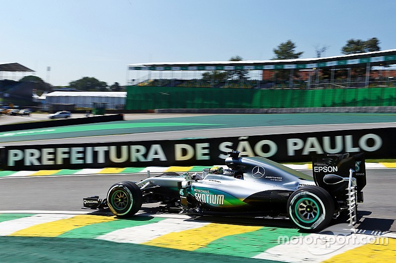GP Brasil: Unggul tipis dari Verstappen, Hamilton pimpin sesi pembuka di Interlagos
