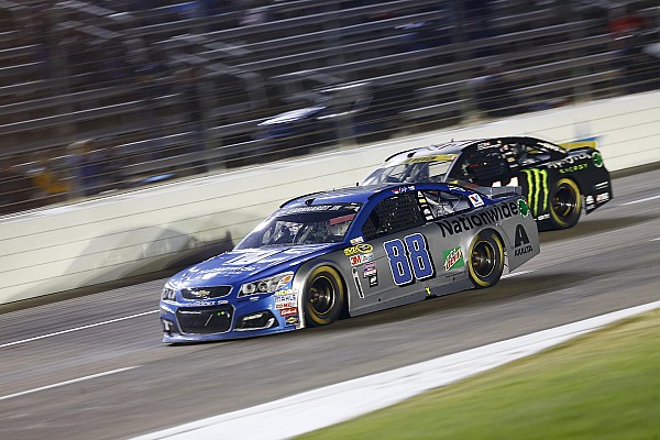 Alex Bowman logra en Phoenix su primera pole en Sprint Cup 