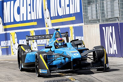 Buemi encabeza una segunda sesión de libres con bandera roja