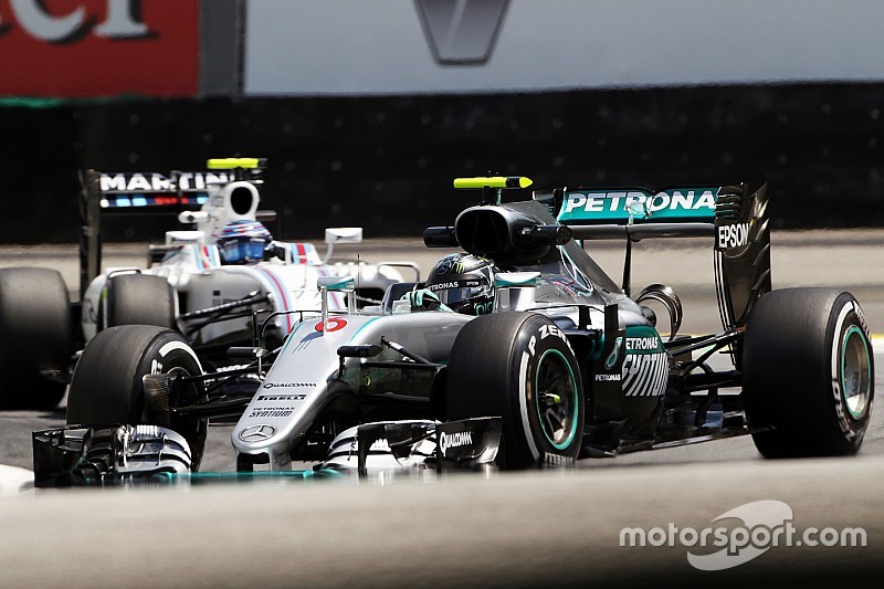 Nico Rosberg, Mercedes AMG F1 W07 Hybrid leads Valtteri Bottas, Williams FW38