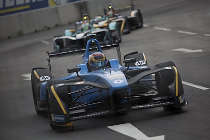 Buemi aldığı cezayla birlikte ilk çizgiyi kaybetti!