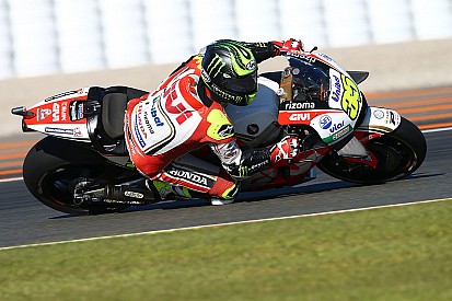 Furioso, Crutchlow dispara contra Bradl: "idiota do c******"