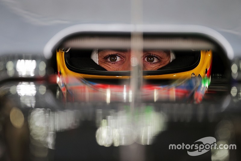 Alonso - "On devrait payer les gens pour regarder les voitures passer"