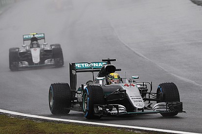 Course - Hamilton gagne une course d'exception, Verstappen flamboyant !