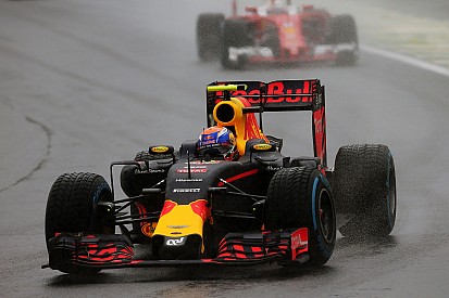 Max Verstappen 'Driver of the Day' in knotsgekke Grand Prix van Brazilië