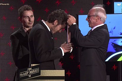 Rossi regresa a la gala de MotoGP tras la sonada ausencia del año pasado