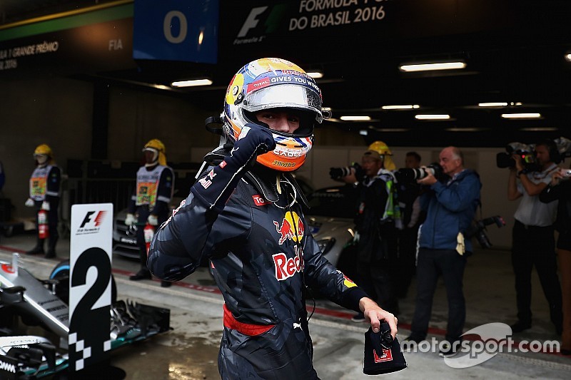 Max Verstappen, Red Bull Racing RB12 celebra su tercera posición en Parc Ferme