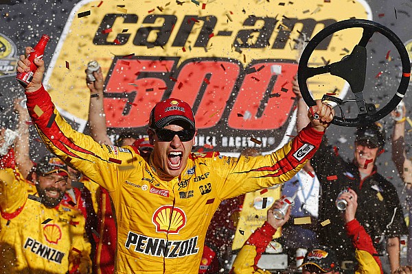 Joey Logano gagne à Phoenix et fait partie du Chase