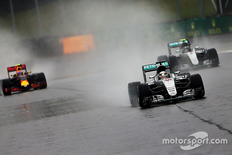 Lewis Hamilton, Mercedes AMG F1 W07 Hybrid lidera a Nico Rosberg, Mercedes AMG F1 W07 Hybrid, Max Ve