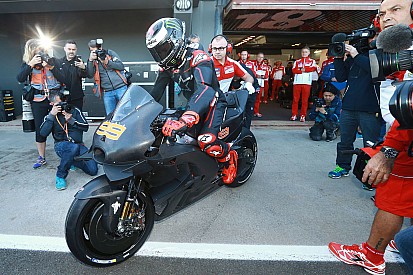 Galeria: Lorenzo na Ducati, Viñales na Yamaha e mais