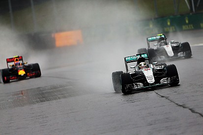Wolff: show de Verstappen ofuscou desempenho da Mercedes