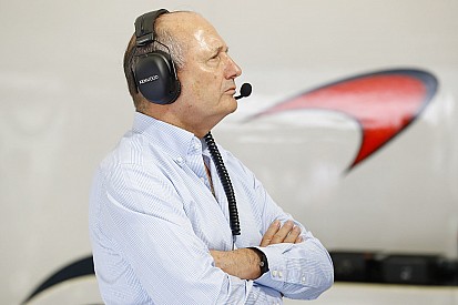 Dennis diz que "falsos motivos" o forçaram a sair da McLaren