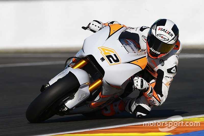 Alex Rins dibawa ke rumah sakit usai kecelakaan