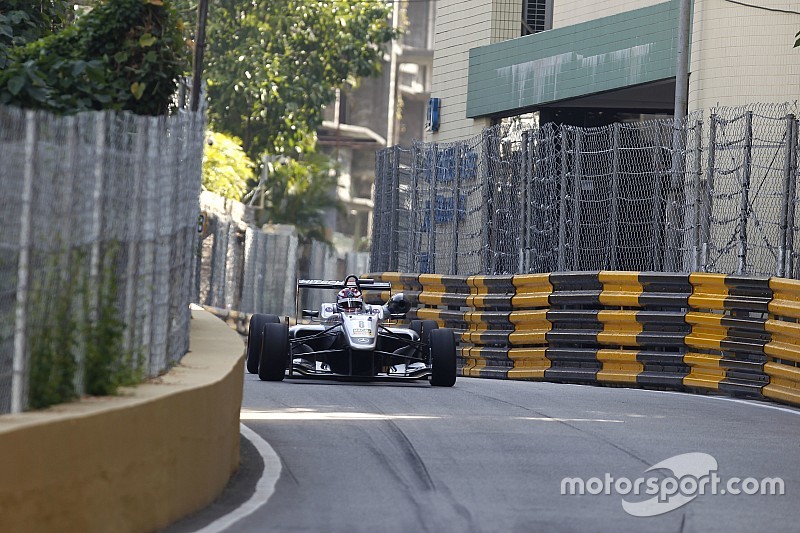 GP de Macao F3: Sensacional pole de Russell en un mar de banderas rojas