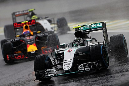 Ecclestone quer Fórmula 1 com rodadas duplas
