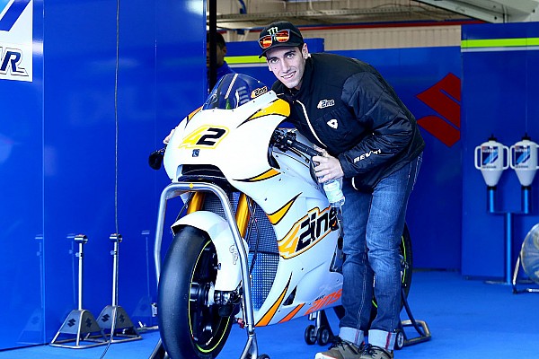 Rins récupère de sa blessure à la maison