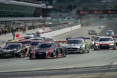 Audi versus Porsche in 12 uur van Sepang