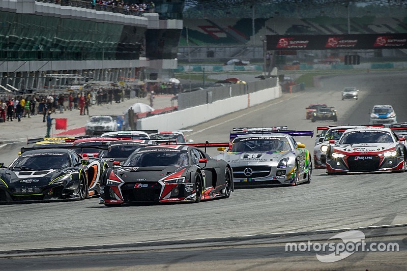 Audi versus Porsche in 12 uur van Sepang