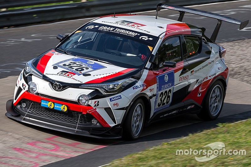 24 Saat Nürburgring'e C-HR ile katılan Toyota ekibiyle özel röportaj