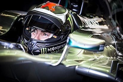 VÍDEO: Jorge Lorenzo testa de carro de F1 da Mercedes