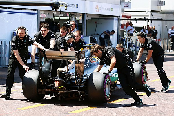 Hamilton promete contar &ldquo;cosas interesantes&rdquo; sobre el cambio de mec&aacute;nicos