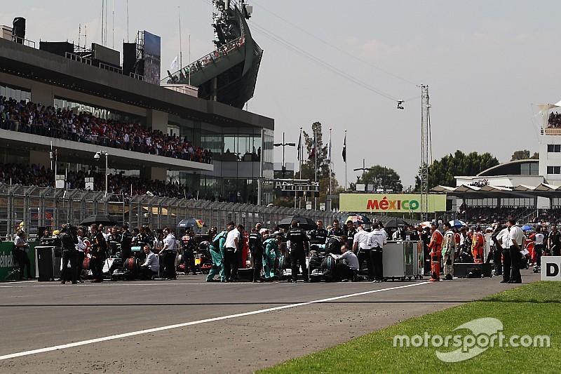 The grid before the start of the race