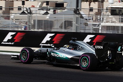 Formel 1 in Abu Dhabi: Enges Mercedes-Duell und Ferrari-Defekt am Freitag